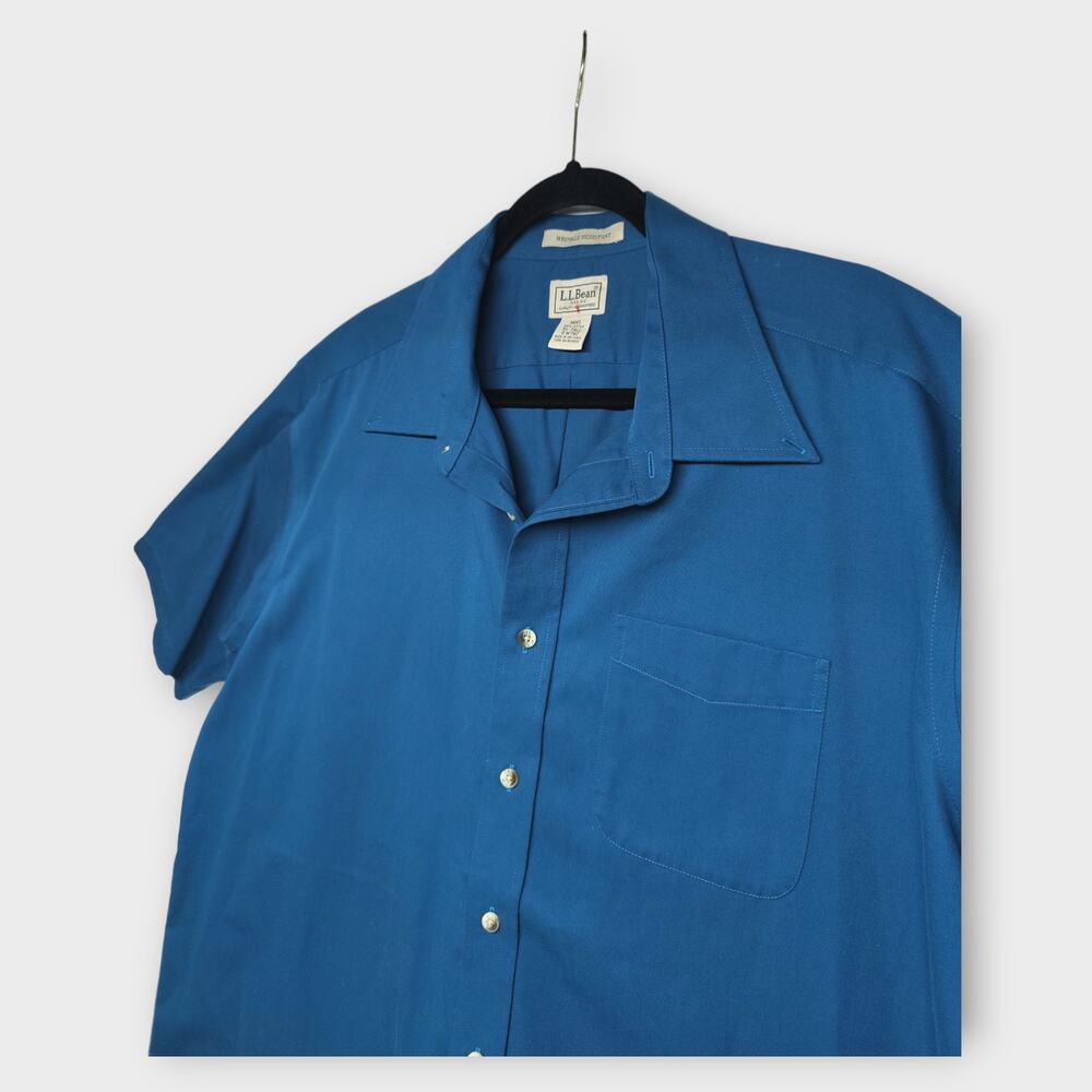 L.L. Bean Men's Short Sleeve Button-Down Shirt in Bright Blue